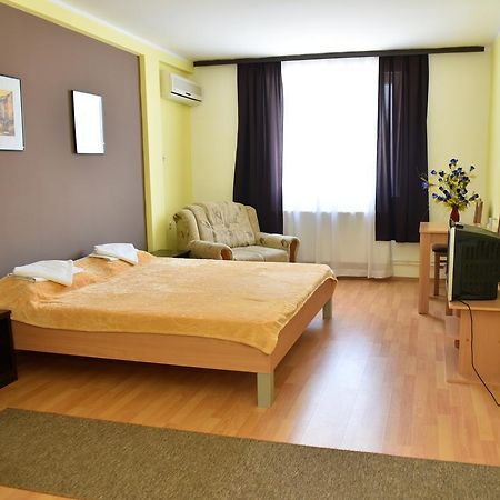 Hostel Milkaza Novi Sad Esterno foto