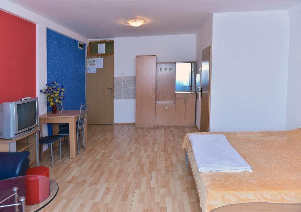 Hostel Milkaza Novi Sad Esterno foto