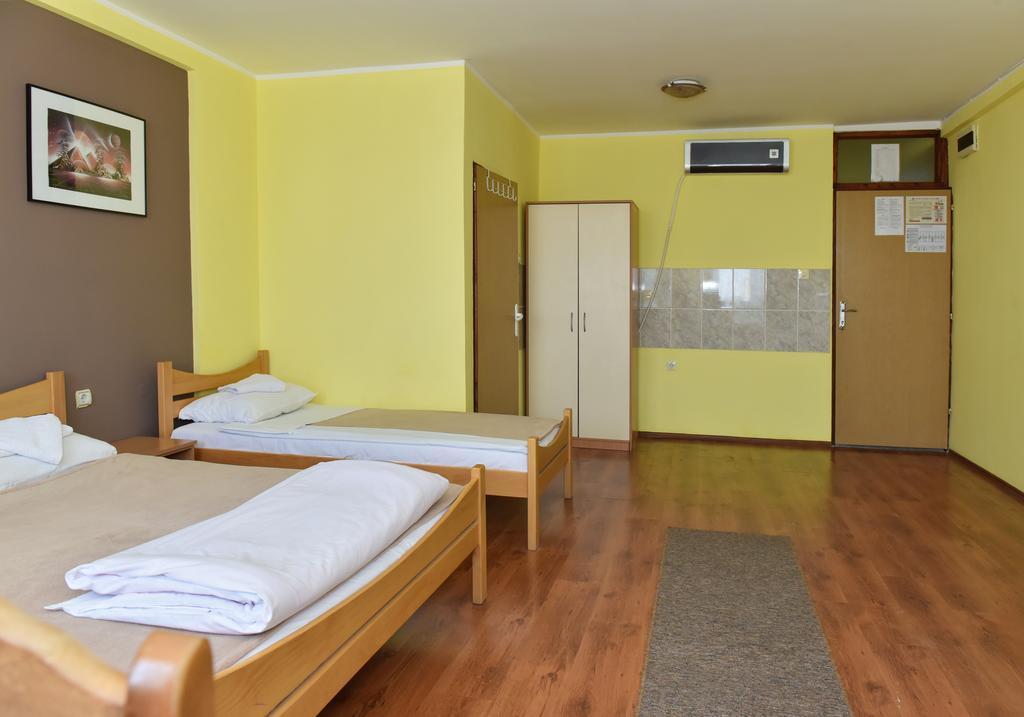 Hostel Milkaza Novi Sad Esterno foto