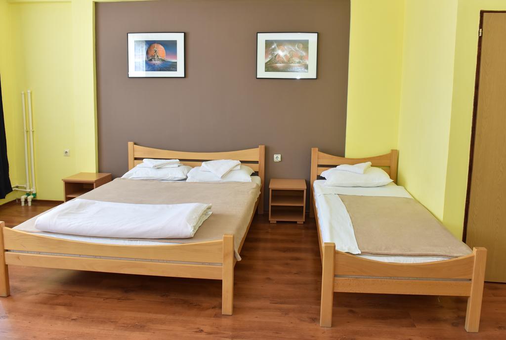 Hostel Milkaza Novi Sad Esterno foto