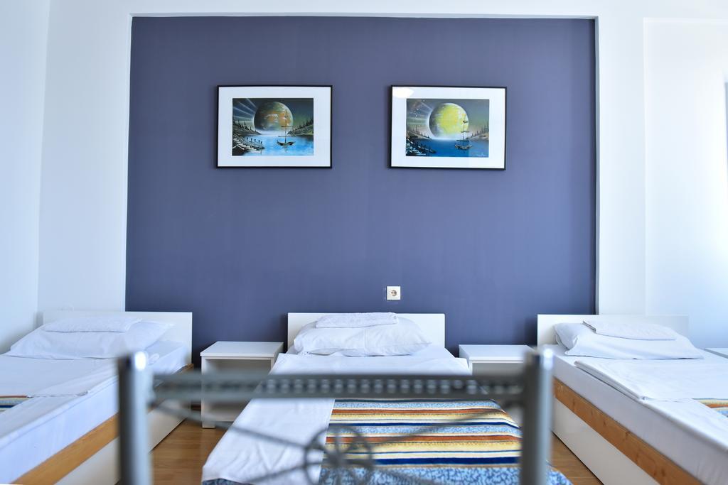 Hostel Milkaza Novi Sad Esterno foto