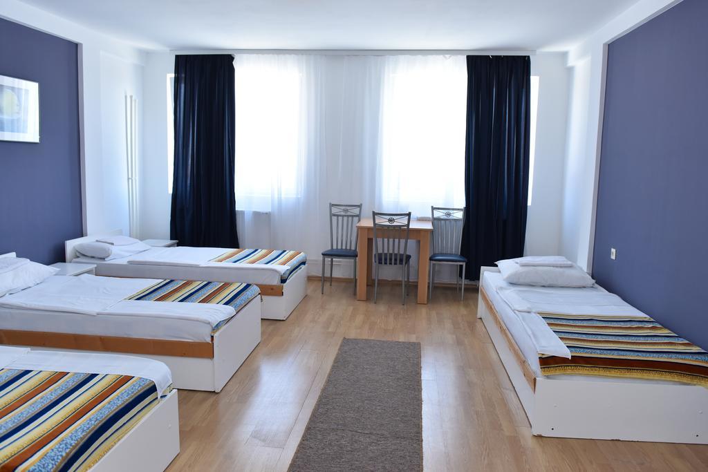 Hostel Milkaza Novi Sad Esterno foto