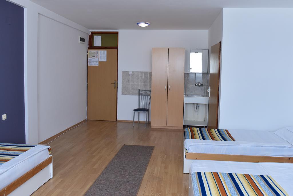 Hostel Milkaza Novi Sad Esterno foto