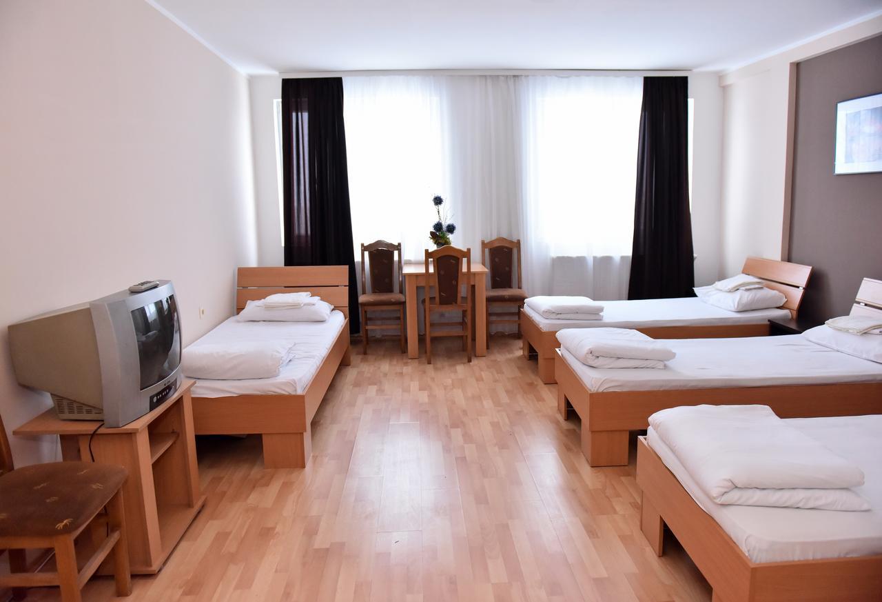 Hostel Milkaza Novi Sad Esterno foto