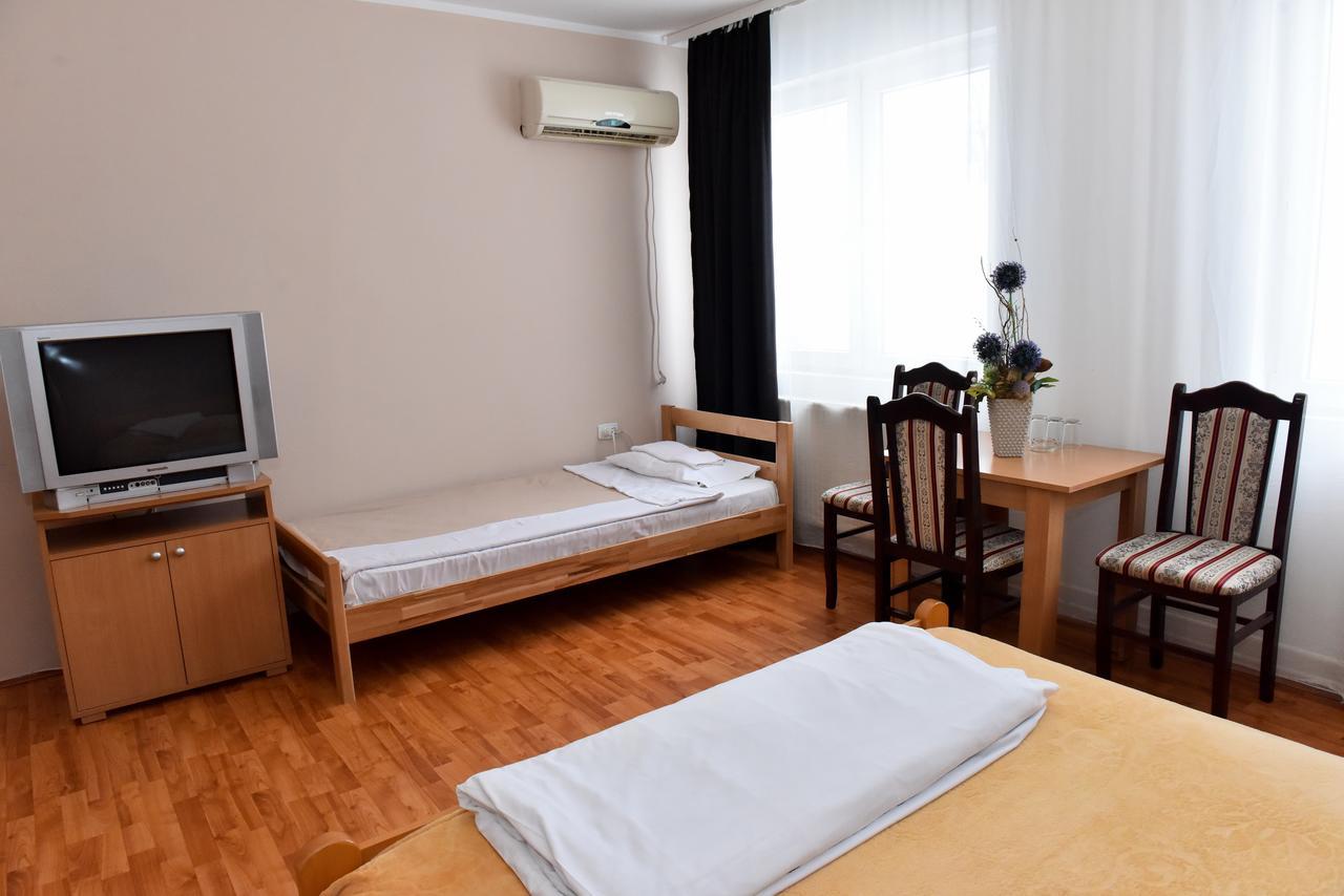 Hostel Milkaza Novi Sad Esterno foto