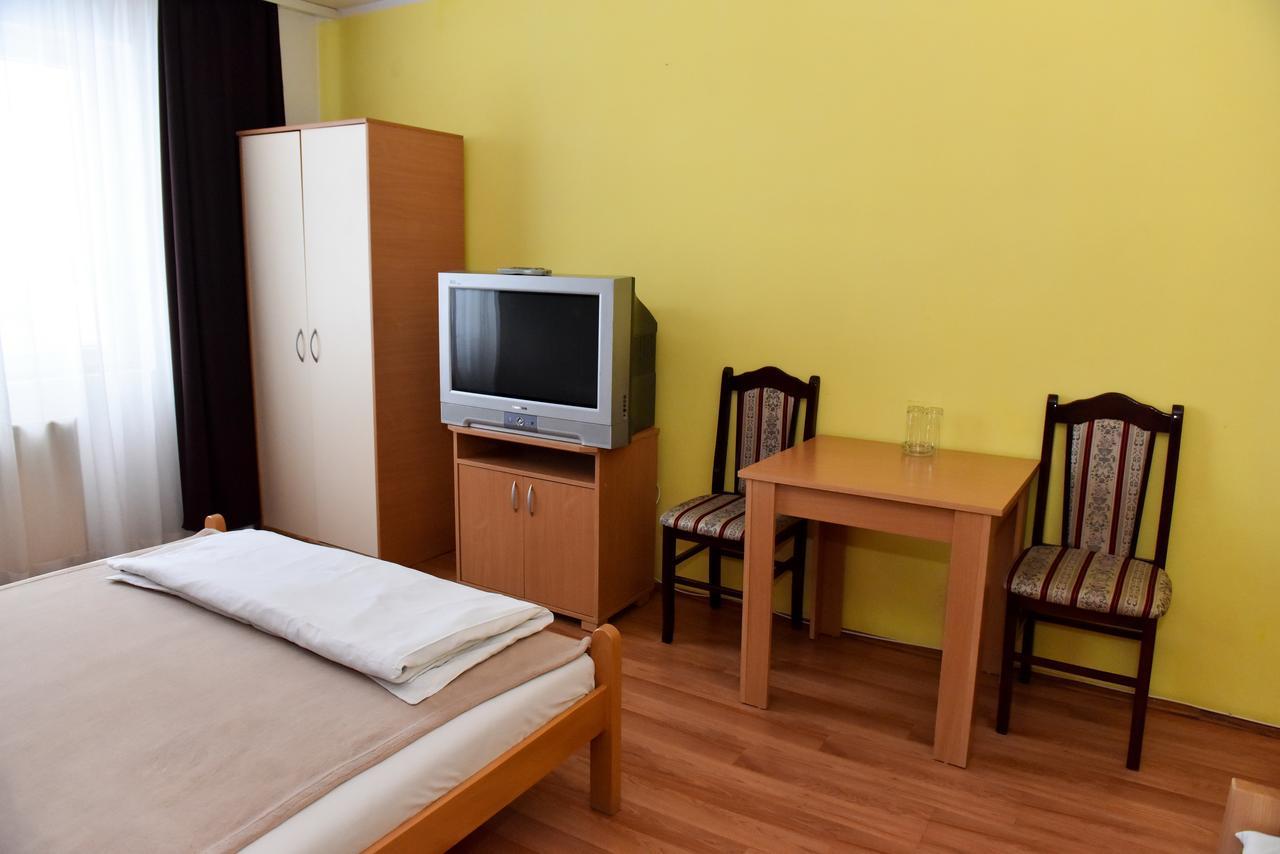 Hostel Milkaza Novi Sad Esterno foto