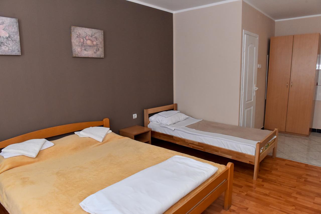Hostel Milkaza Novi Sad Esterno foto