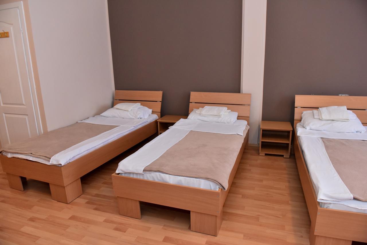 Hostel Milkaza Novi Sad Esterno foto