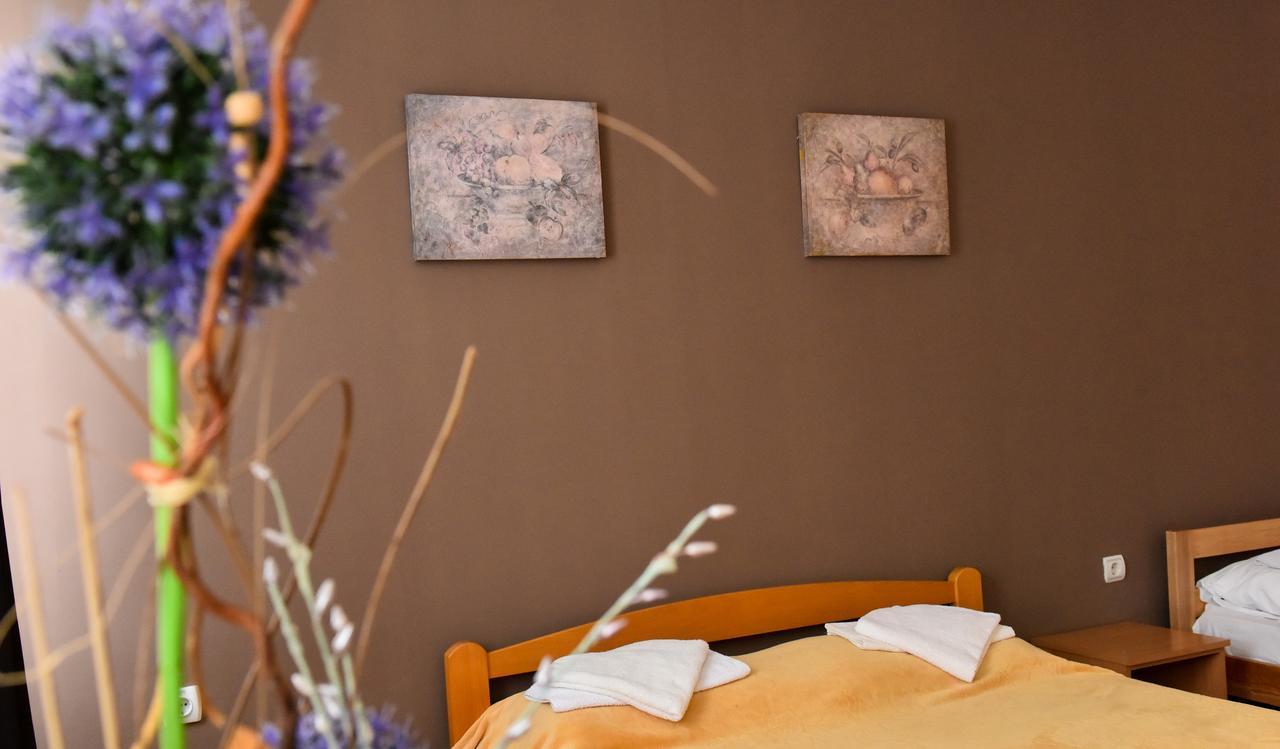 Hostel Milkaza Novi Sad Esterno foto