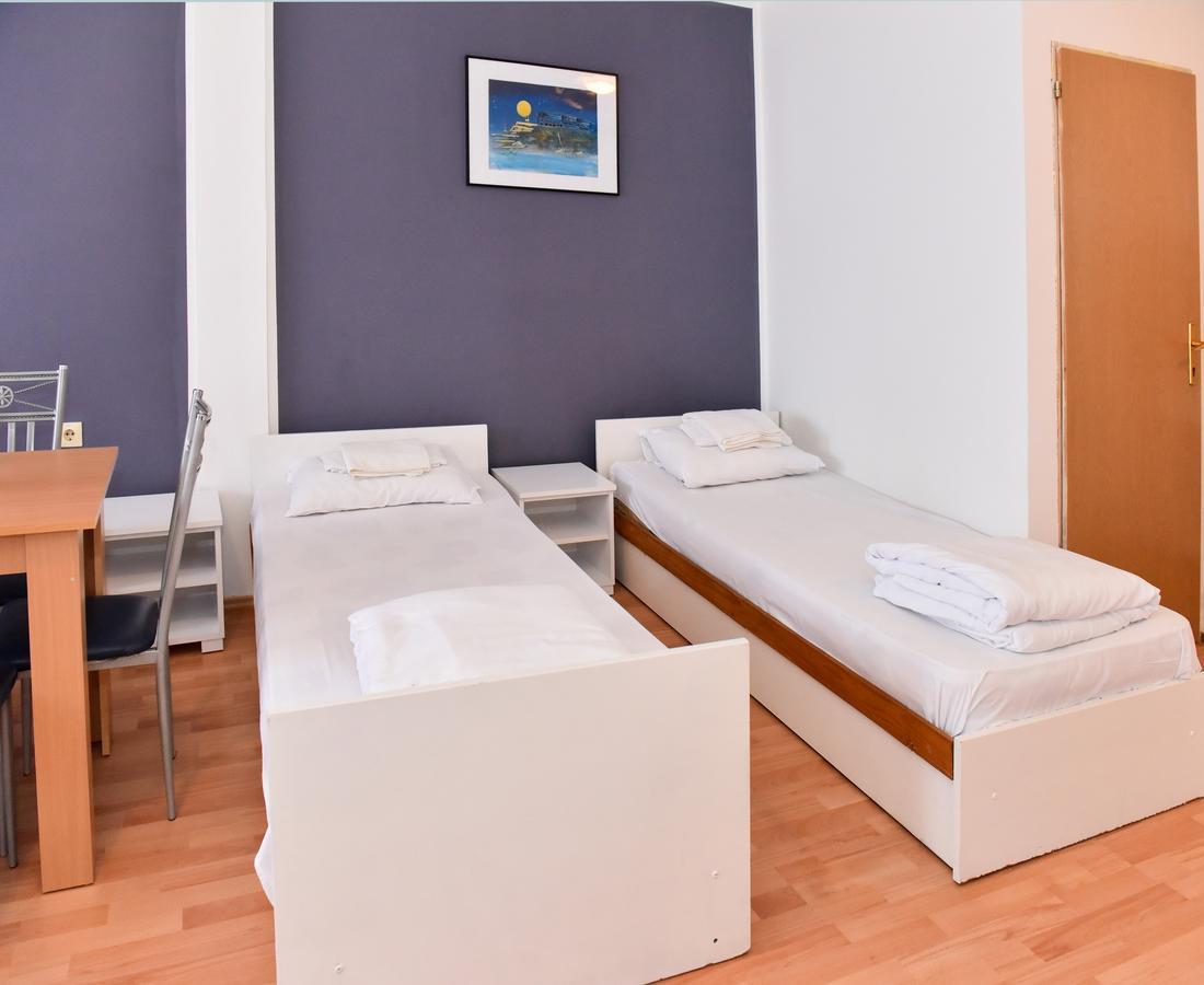 Hostel Milkaza Novi Sad Esterno foto