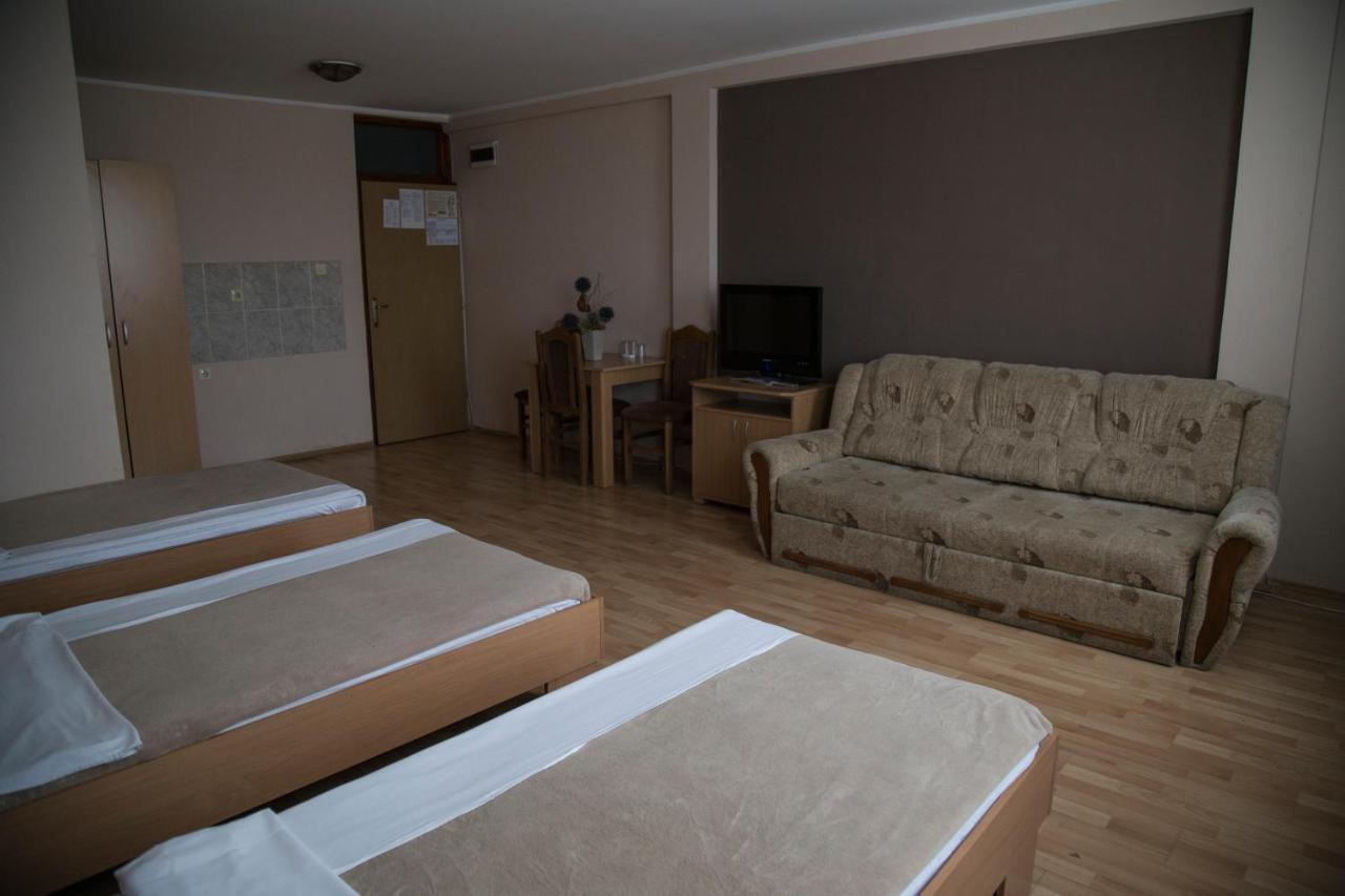 Hostel Milkaza Novi Sad Esterno foto