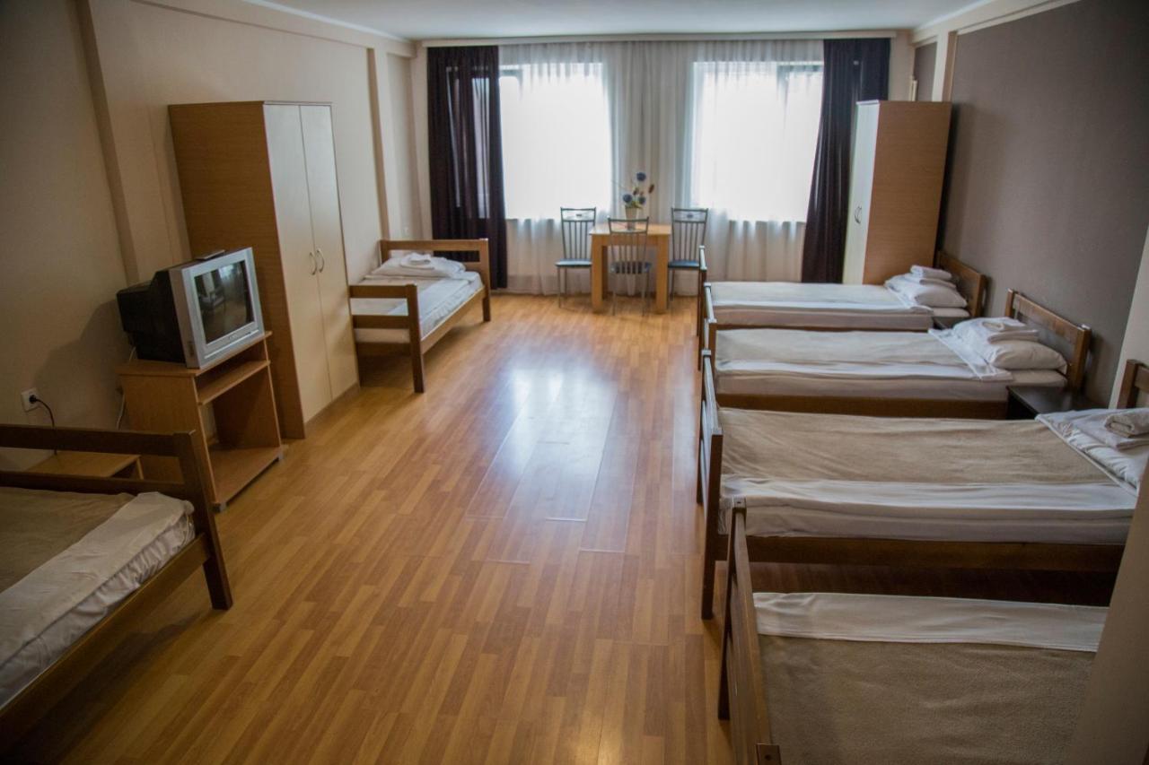 Hostel Milkaza Novi Sad Esterno foto