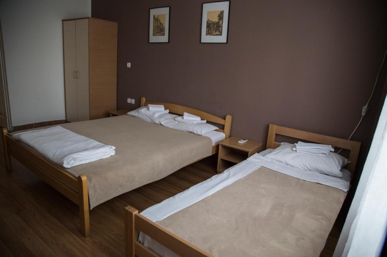 Hostel Milkaza Novi Sad Esterno foto