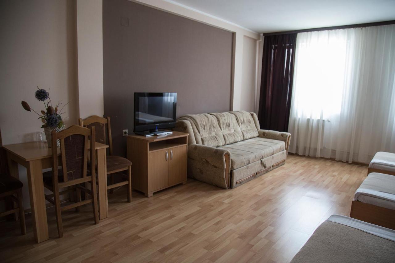 Hostel Milkaza Novi Sad Esterno foto