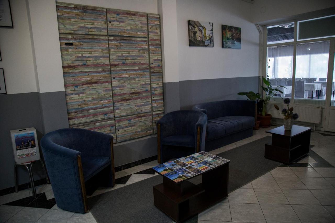 Hostel Milkaza Novi Sad Esterno foto