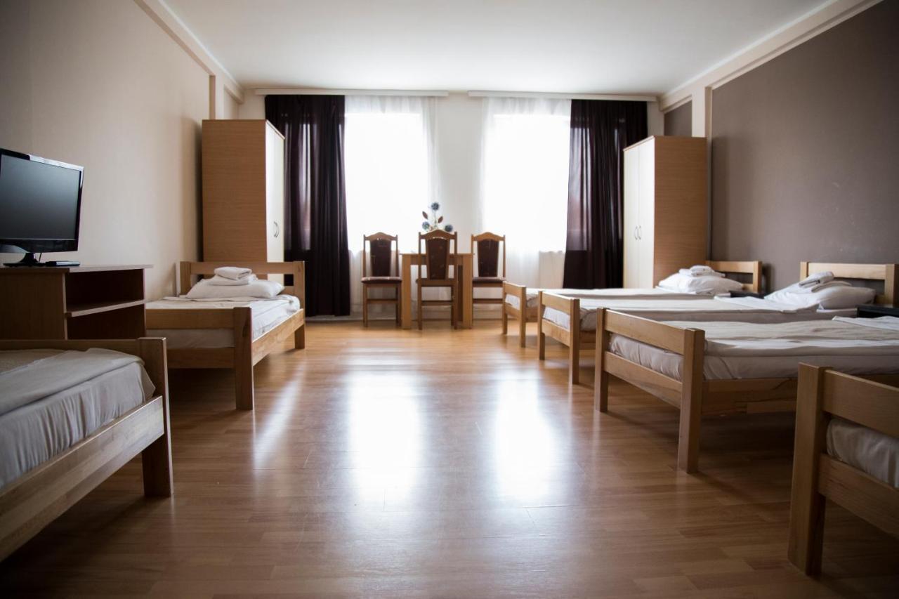 Hostel Milkaza Novi Sad Esterno foto