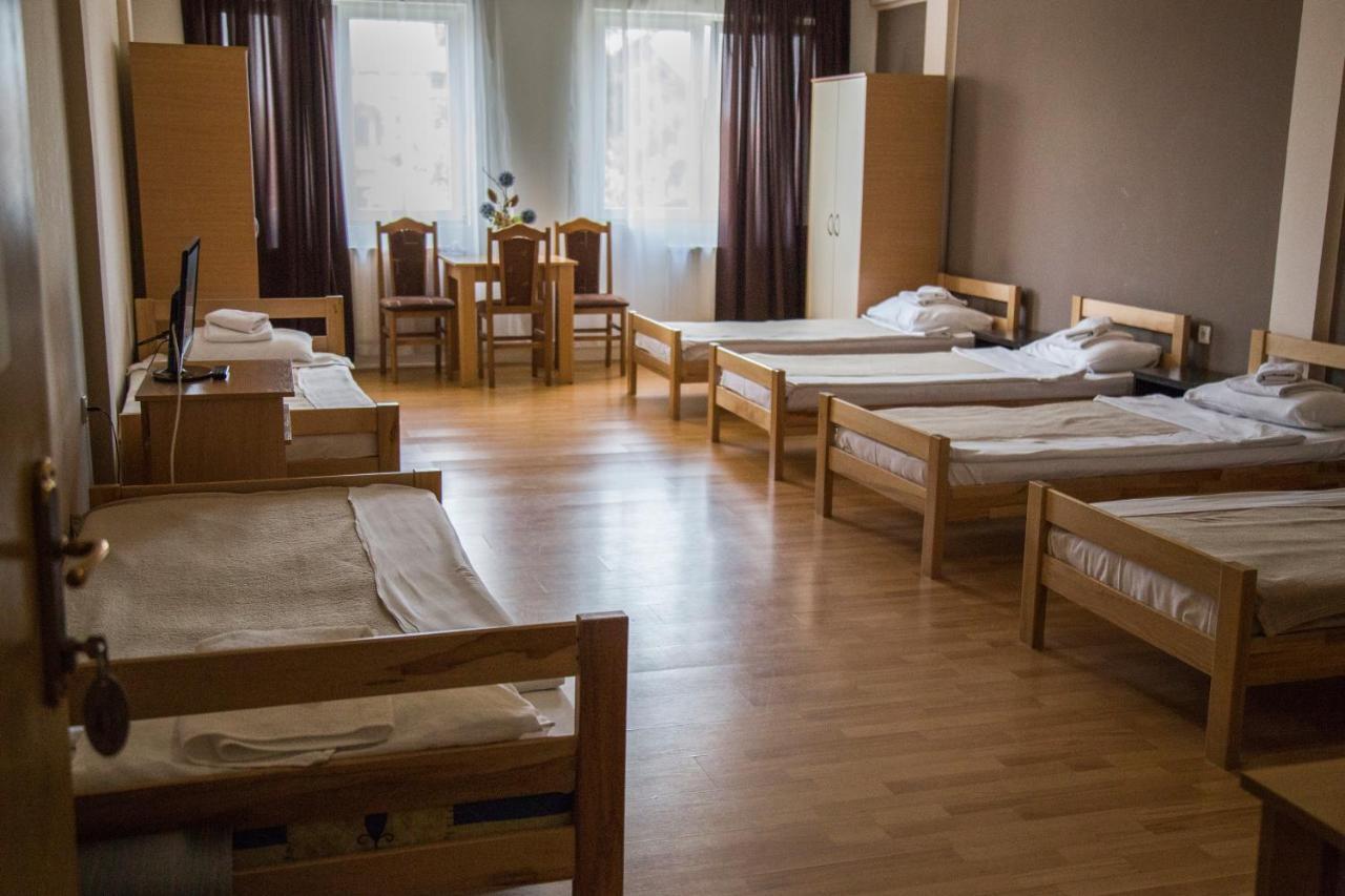 Hostel Milkaza Novi Sad Esterno foto