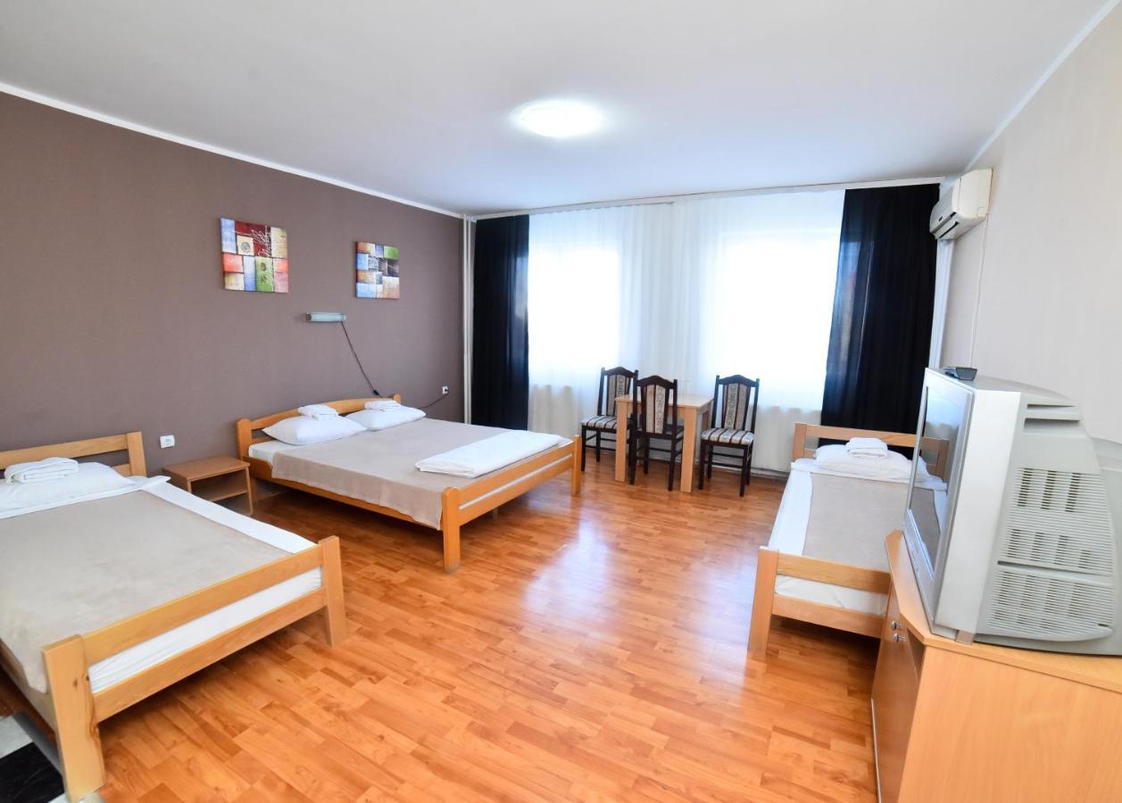 Hostel Milkaza Novi Sad Esterno foto