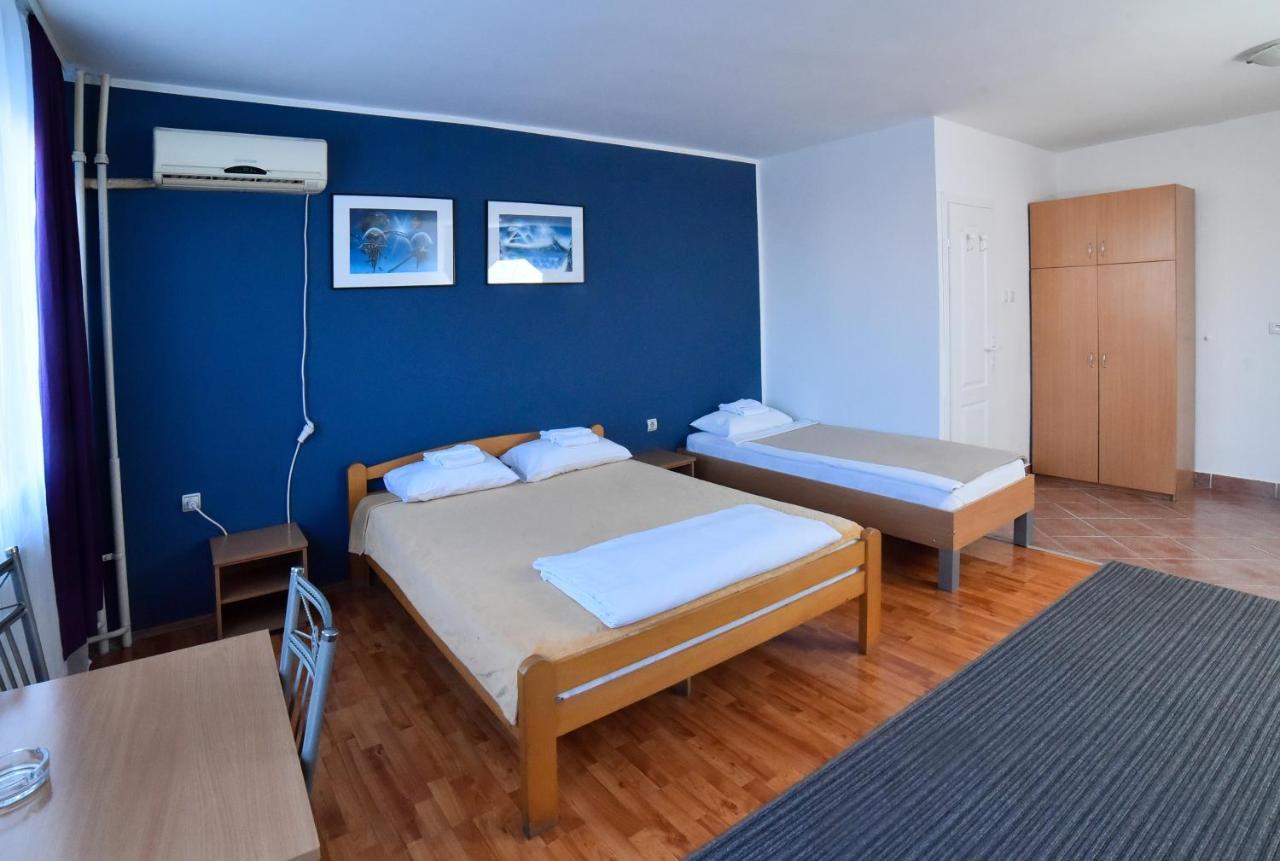 Hostel Milkaza Novi Sad Esterno foto