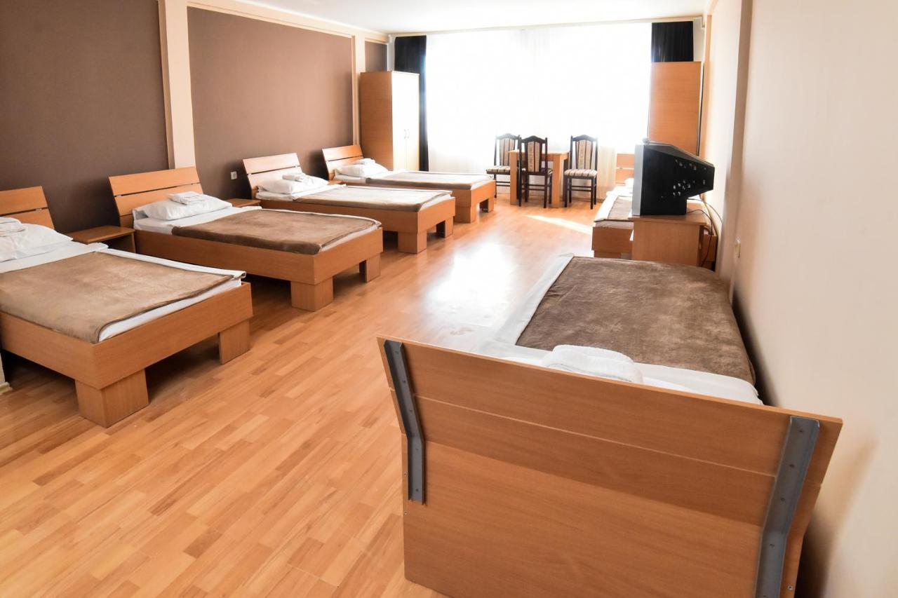 Hostel Milkaza Novi Sad Esterno foto